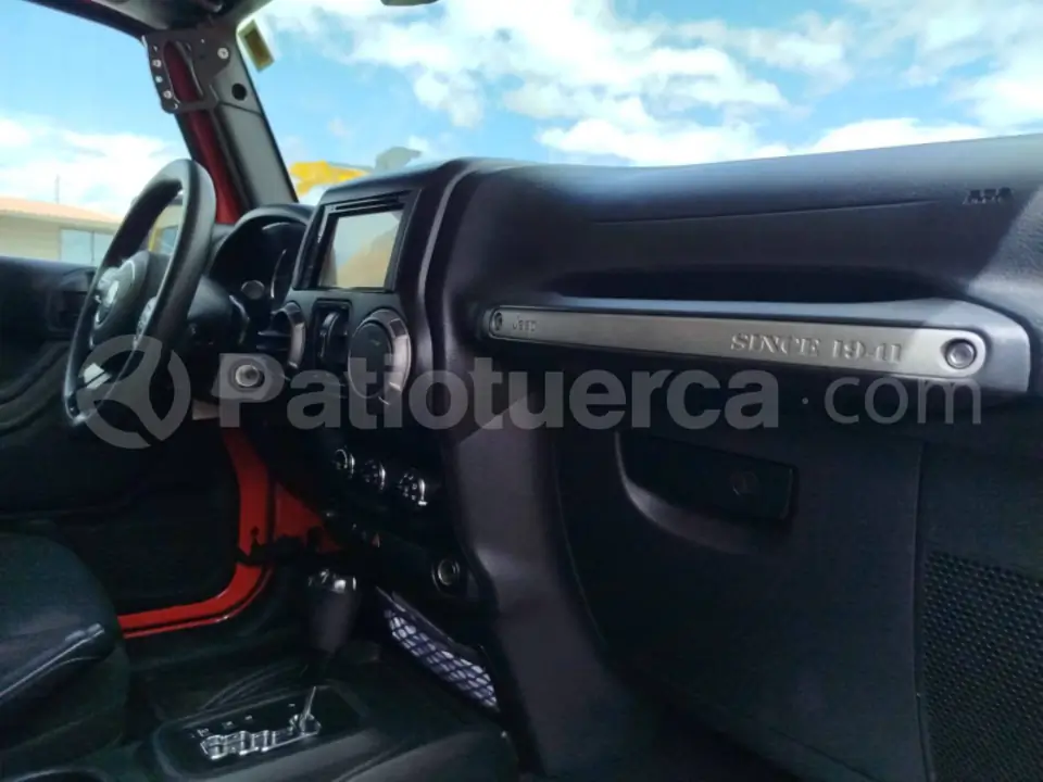 Foto 14 de Jeep Wrangler Sport