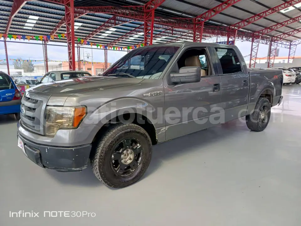 Foto 2 de Ford F150 XLT Lariat