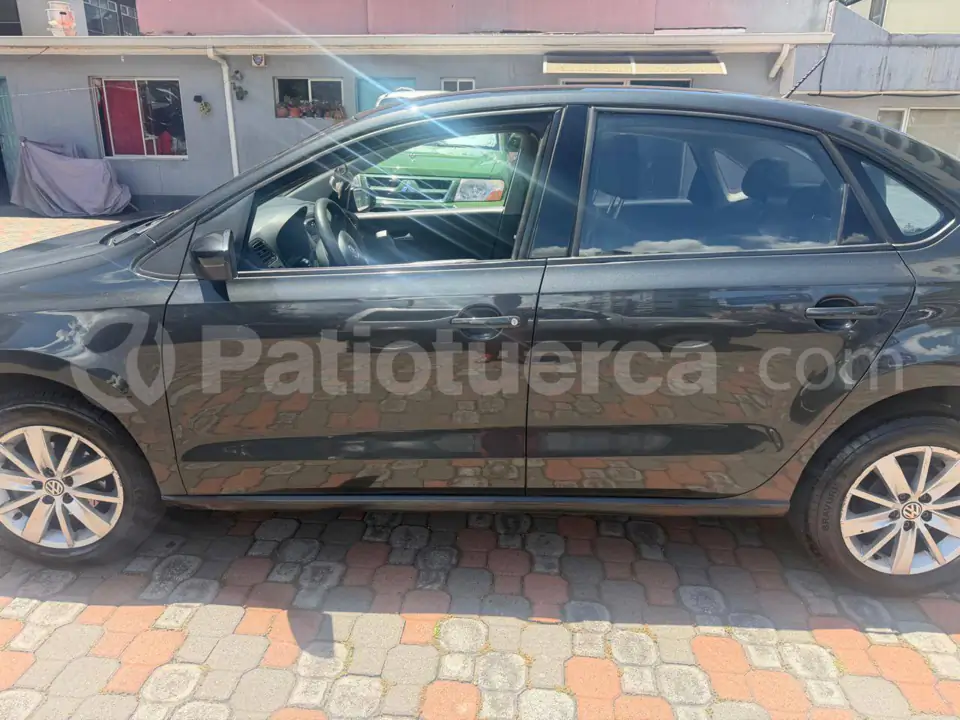 Foto 2 de Volkswagen POLO CONFORTLINE