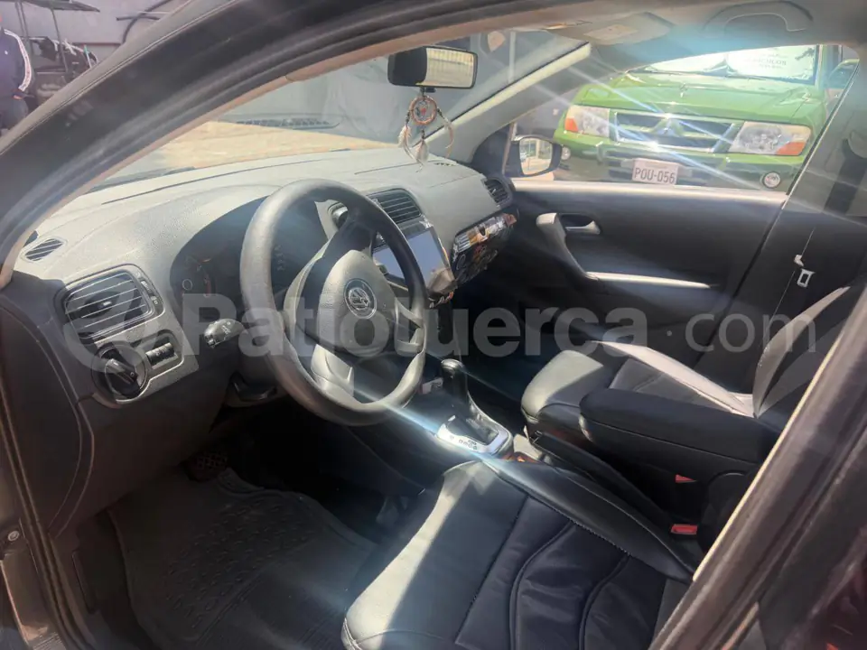 Foto 5 de Volkswagen POLO CONFORTLINE