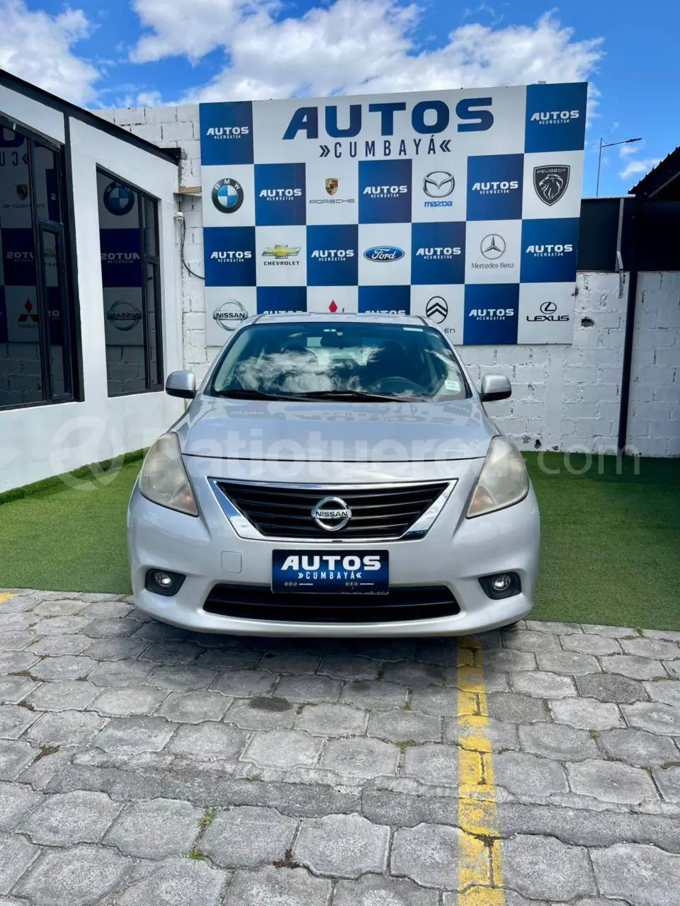 Foto 1 de Nissan Versa