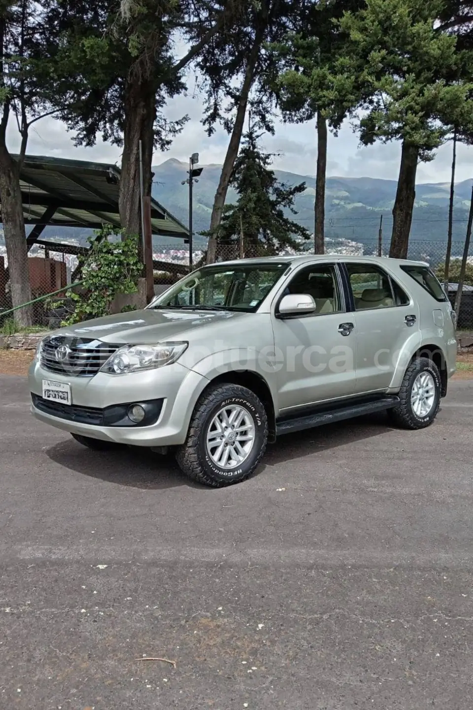 Foto 1 de Toyota Fortuner 2.7