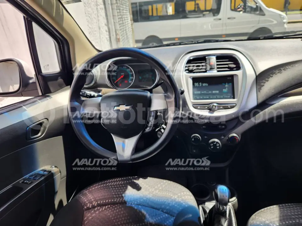 Foto 3 de Chevrolet Spark GT