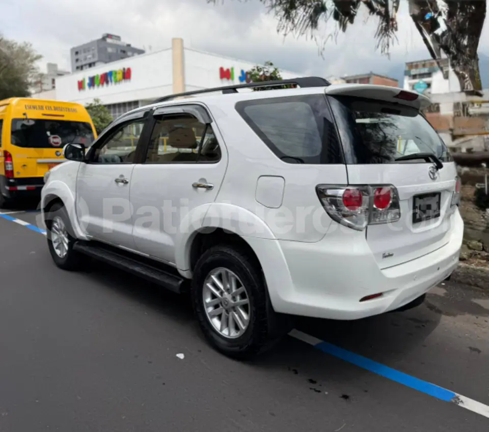 Foto 7 de Toyota Fortuner 2.7