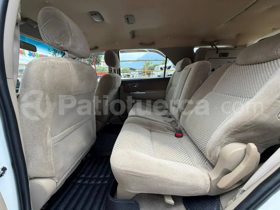 Foto 10 de Toyota Fortuner 2.7