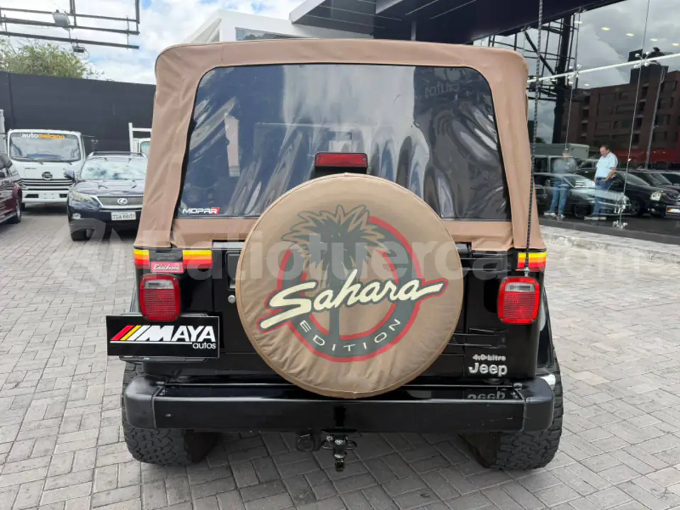 Foto 5 de Jeep Wrangler Sahara