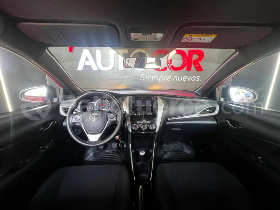Foto 23 de Toyota Yaris HB