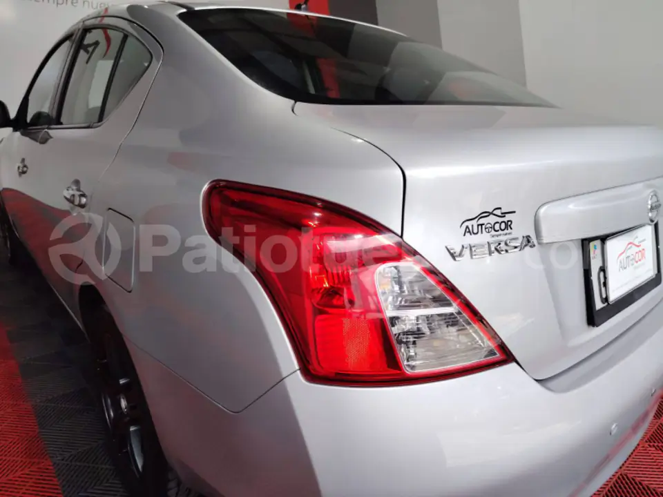 Foto 7 de Nissan Versa