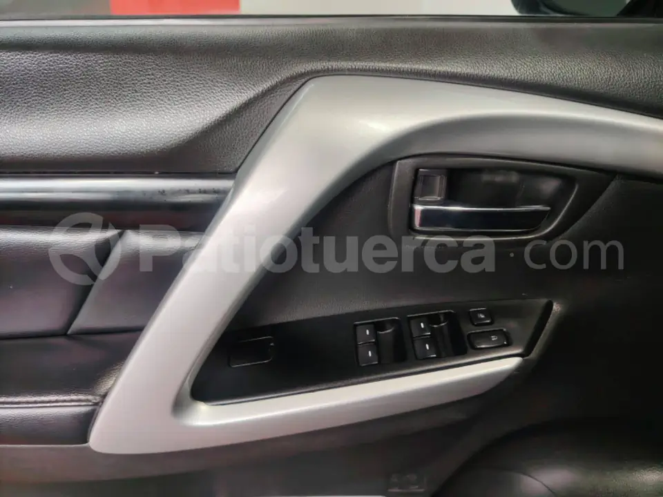 Foto 2 de Mitsubishi Montero GLS