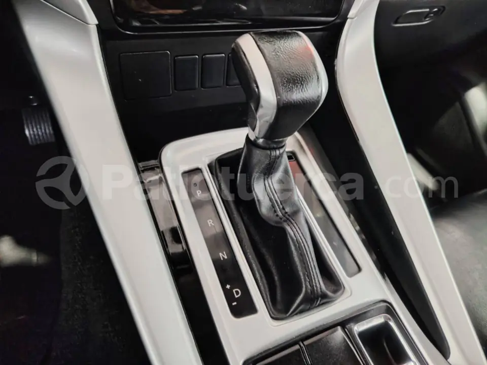 Foto 13 de Mitsubishi Montero GLS