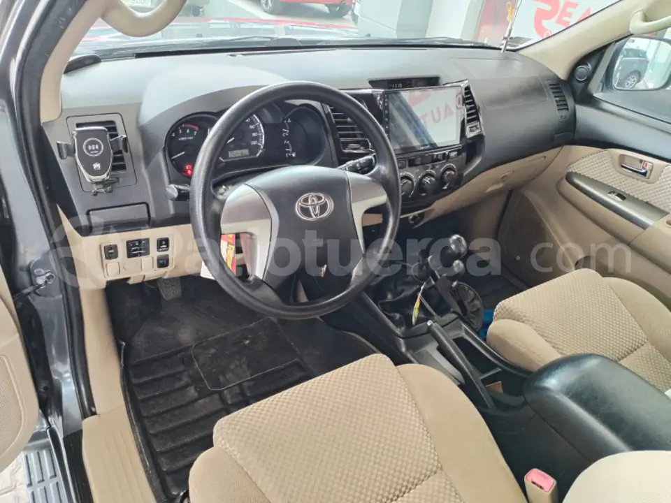 Foto 11 de Toyota Fortuner 2.7