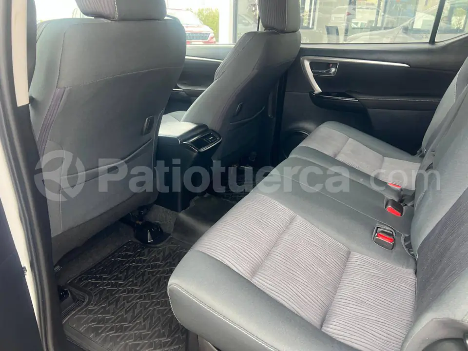 Foto 13 de Toyota Fortuner 2.7