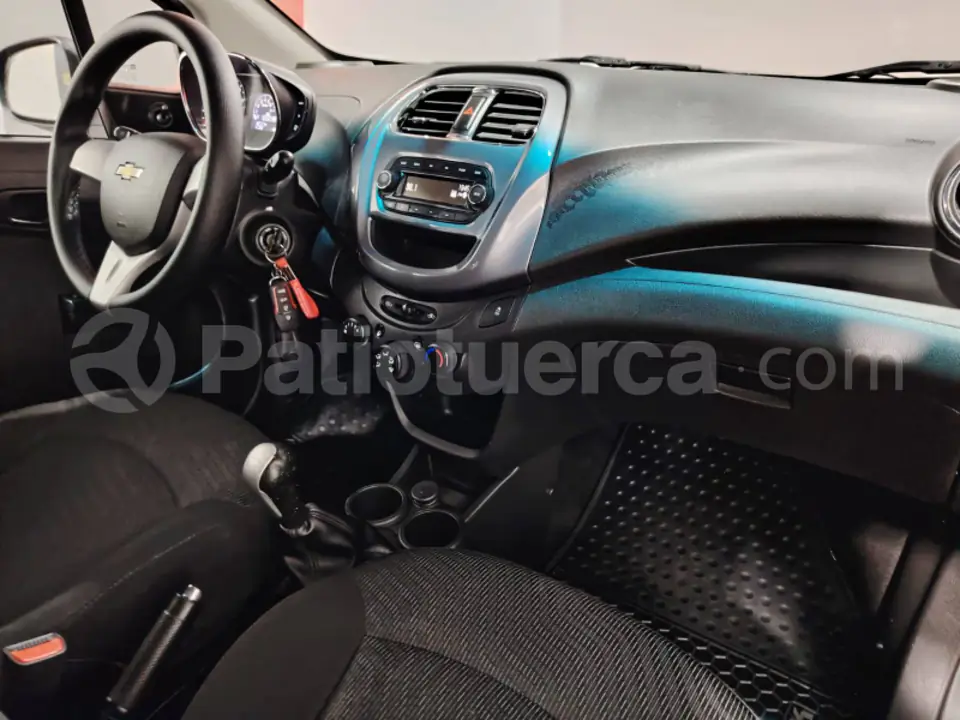 Foto 15 de Chevrolet SPARK GT LS