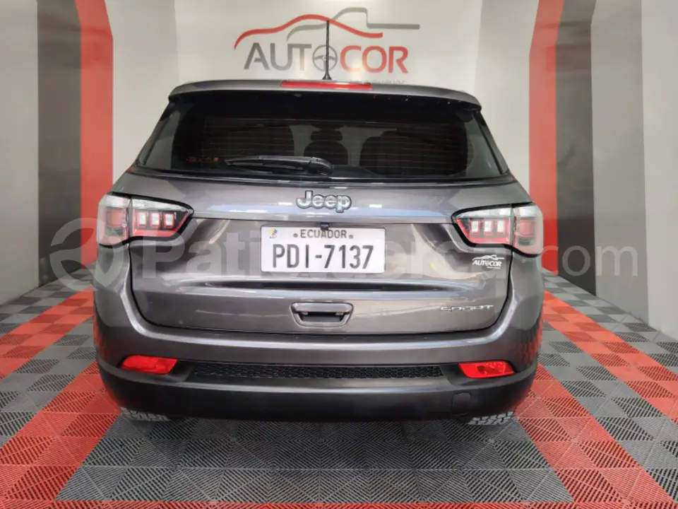 Foto 2 de Jeep Compass