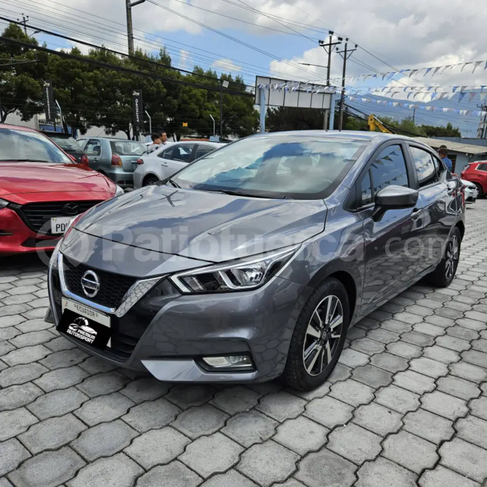 Foto 1 de Nissan VERSA ADVANCE