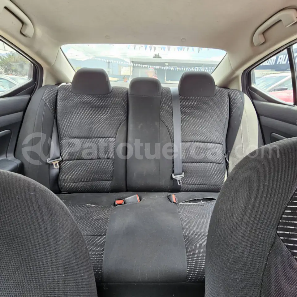 Foto 4 de Nissan VERSA ADVANCE