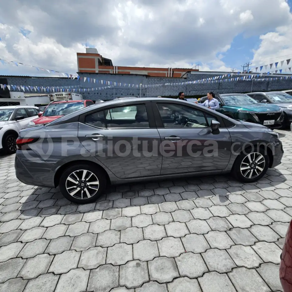 Foto 7 de Nissan VERSA ADVANCE