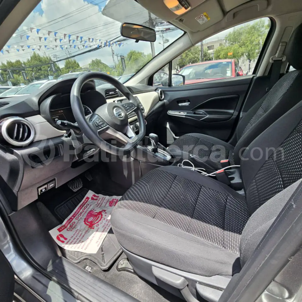 Foto 8 de Nissan VERSA ADVANCE