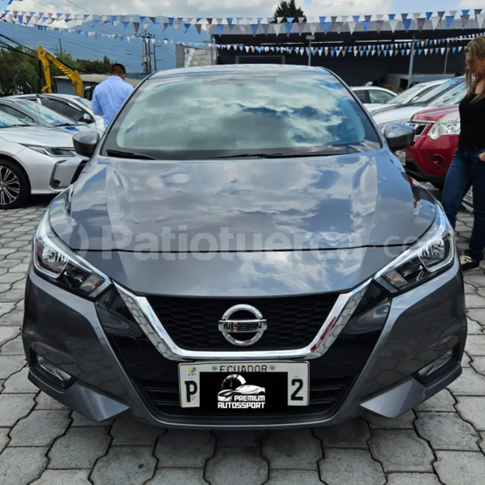 Foto 11 de Nissan VERSA ADVANCE