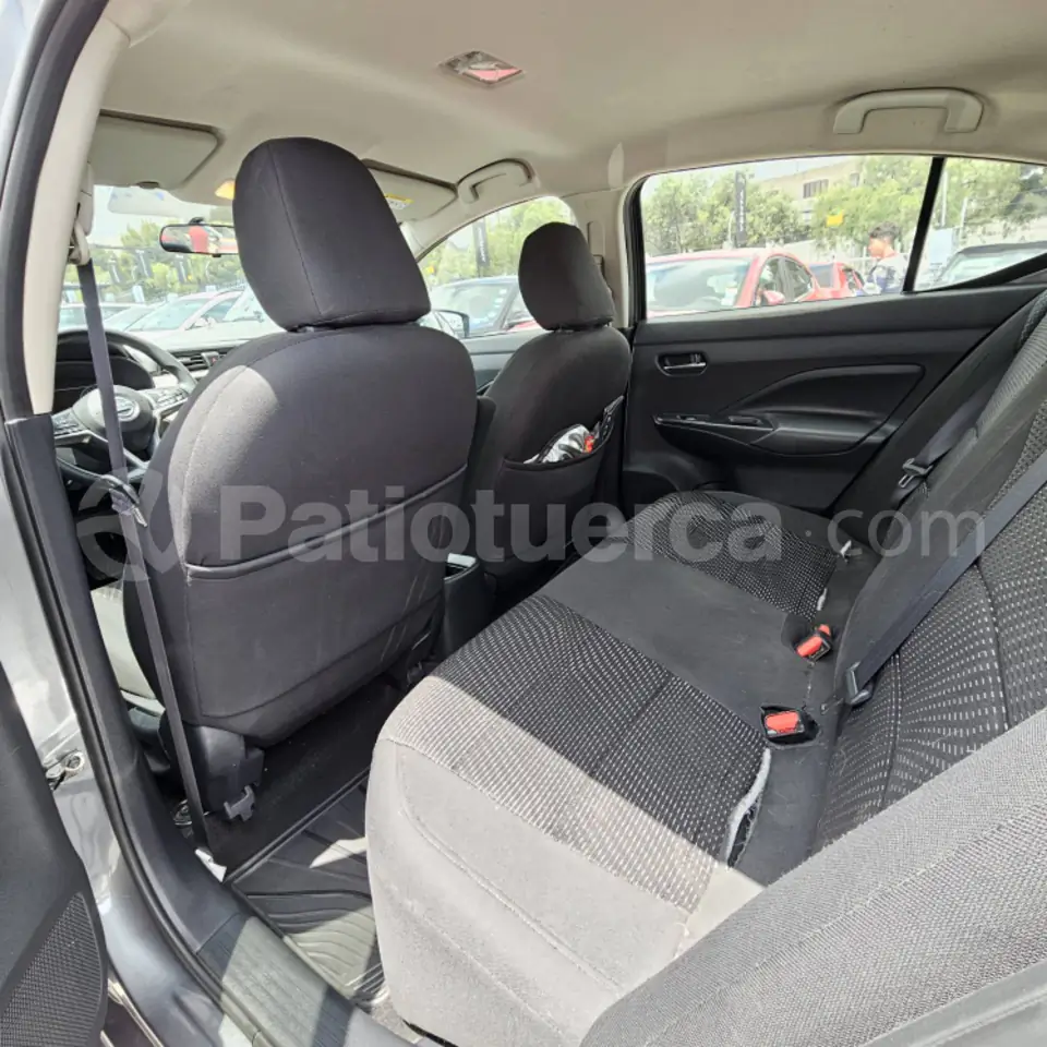 Foto 12 de Nissan VERSA ADVANCE