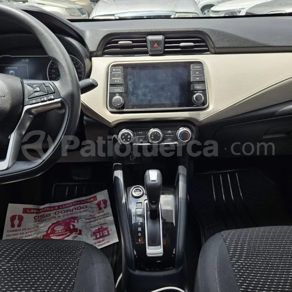 Foto 13 de Nissan VERSA ADVANCE