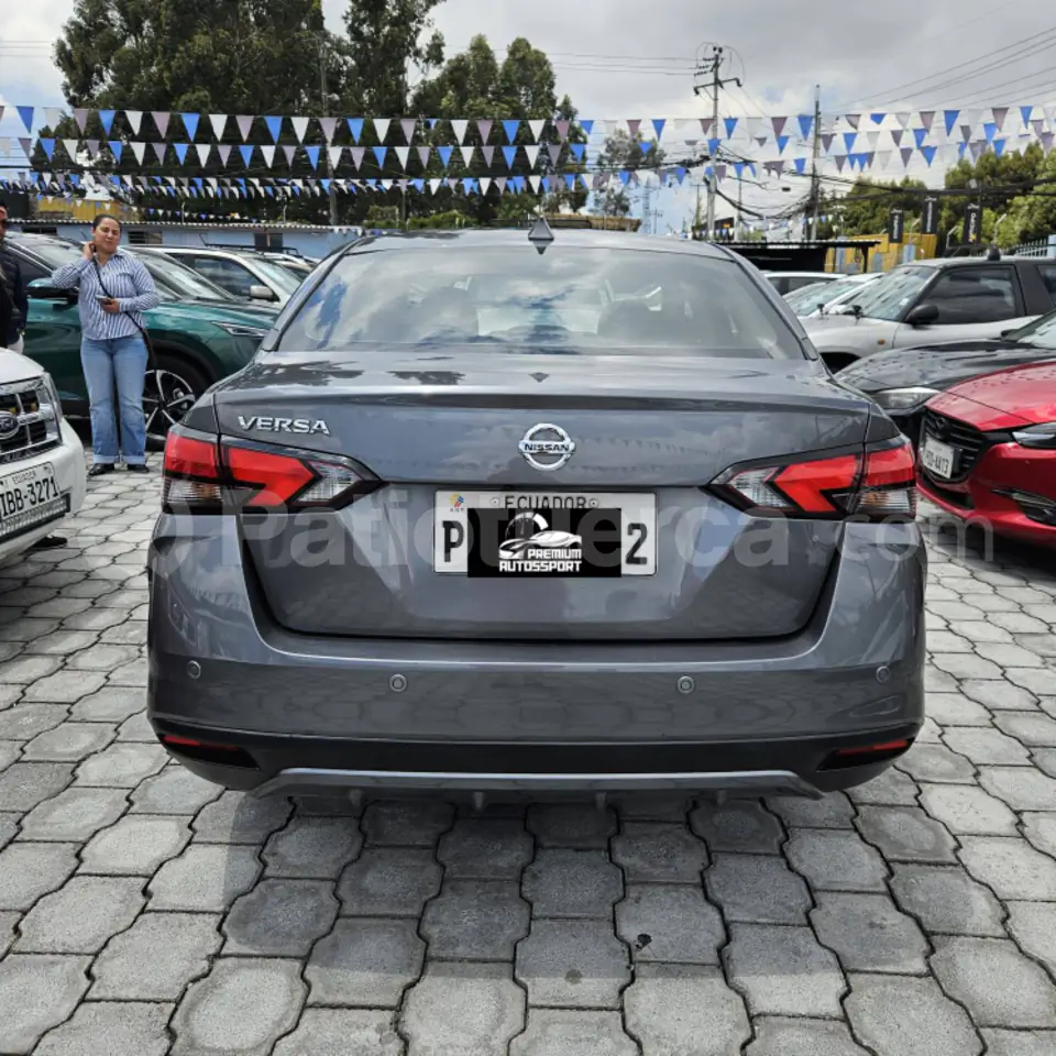 Foto 15 de Nissan VERSA ADVANCE