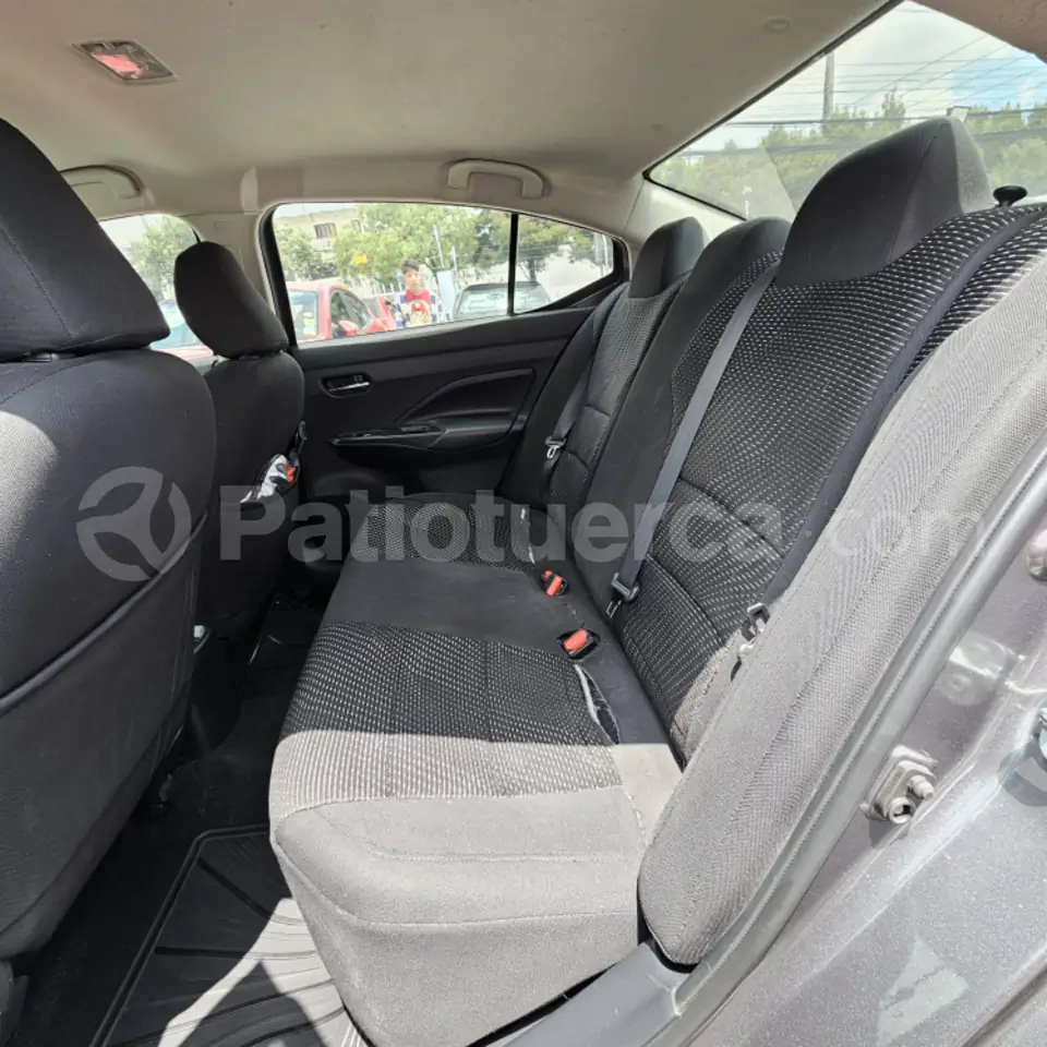 Foto 20 de Nissan VERSA ADVANCE