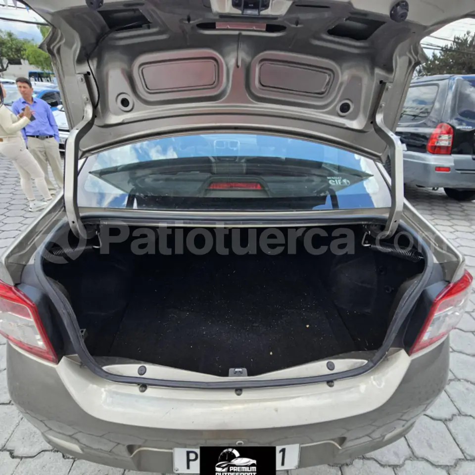 Foto 4 de Renault LOGAN EXPRESSION 1.6