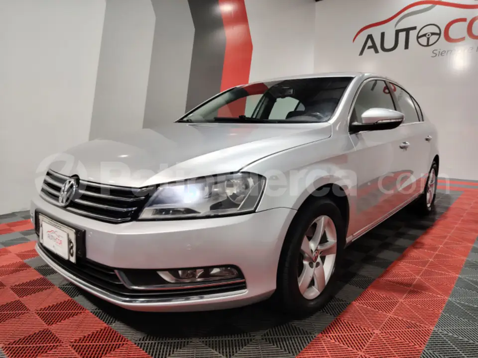 Foto 2 de Volkswagen PASSAT ADVANCE