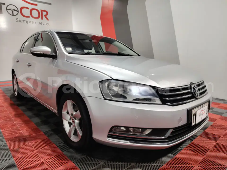 Foto 3 de Volkswagen PASSAT ADVANCE