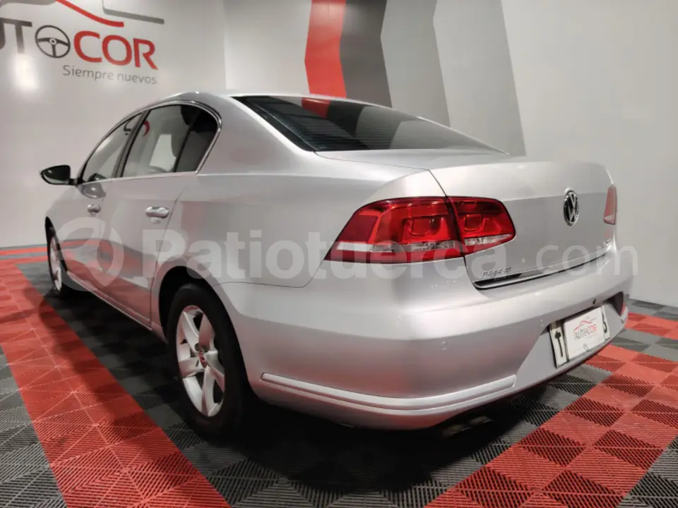 Foto 26 de Volkswagen PASSAT ADVANCE