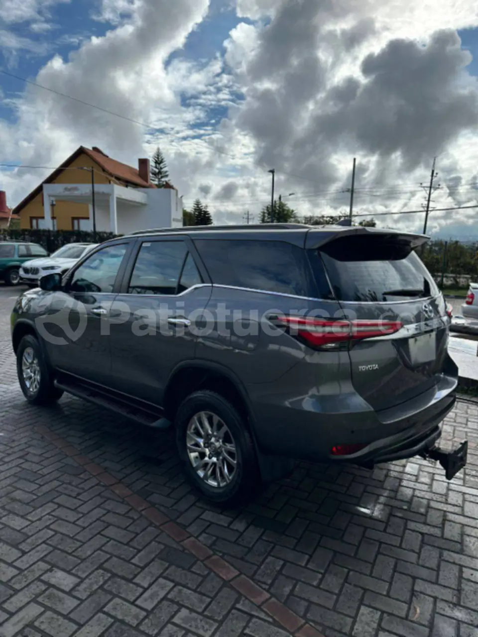 Foto 3 de Toyota Fortuner 4.0