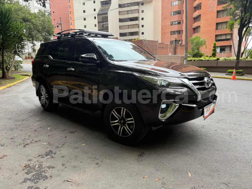 Foto 3 de Toyota New Fortuner