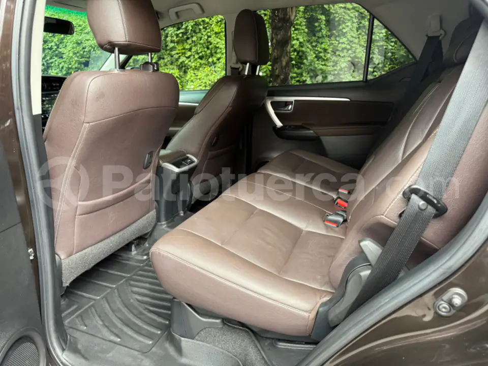 Foto 13 de Toyota New Fortuner