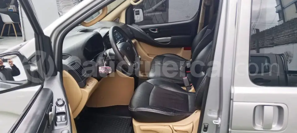 Foto 10 de Hyundai H1 12 pasajeros