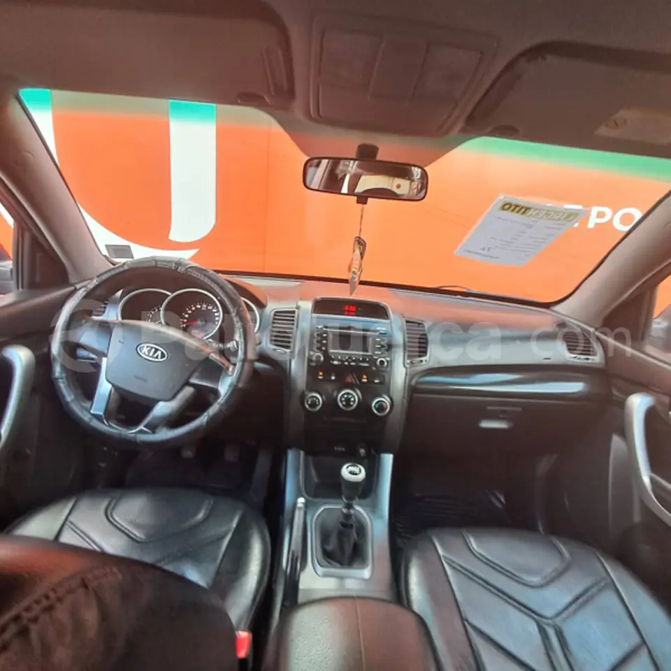 Foto 9 de Kia SORENTO GLS