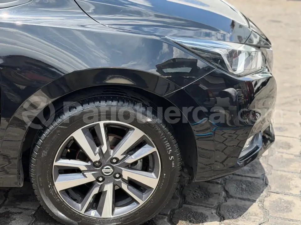 Foto 4 de Nissan VERSA ADVANCE