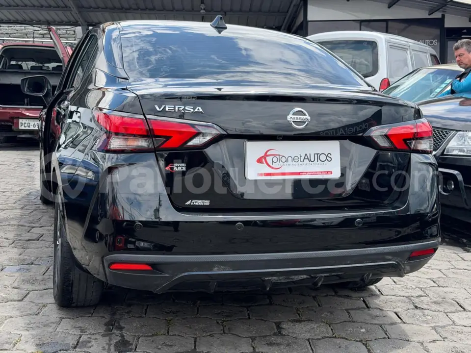 Foto 6 de Nissan VERSA ADVANCE