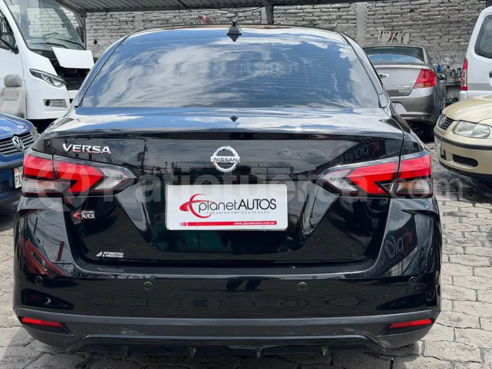Foto 7 de Nissan VERSA ADVANCE