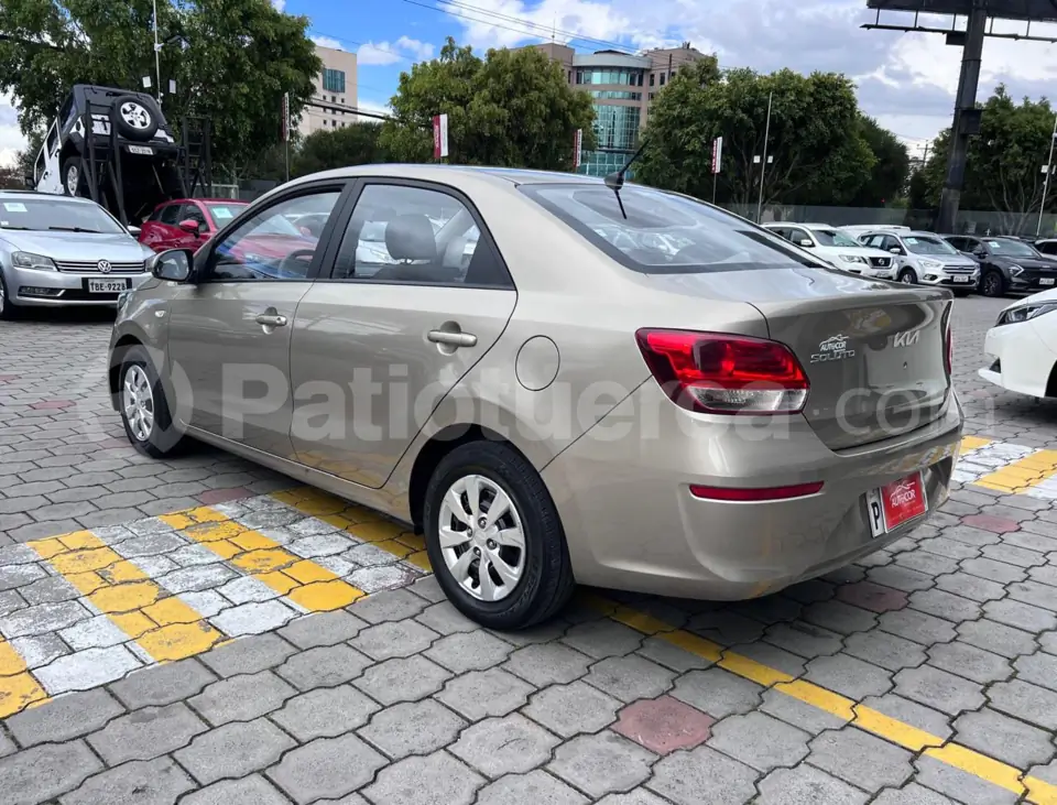 Foto 5 de Kia Soluto LX