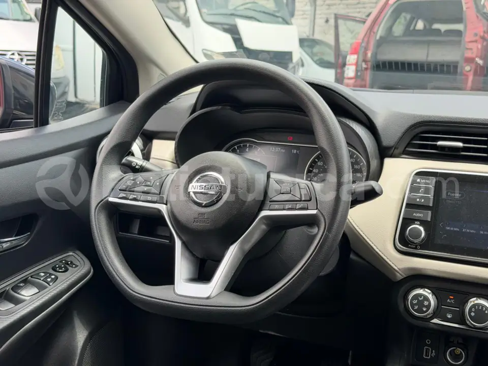 Foto 10 de Nissan Versa