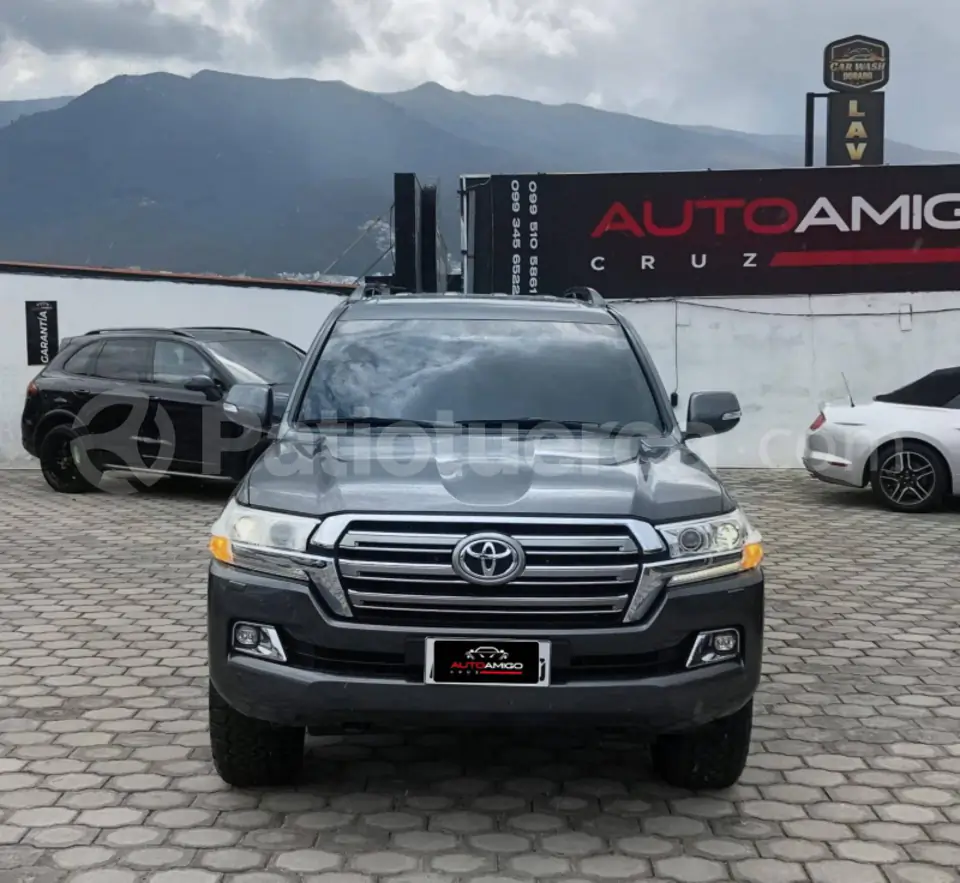 Foto 2 de Toyota Land Cruiser 200