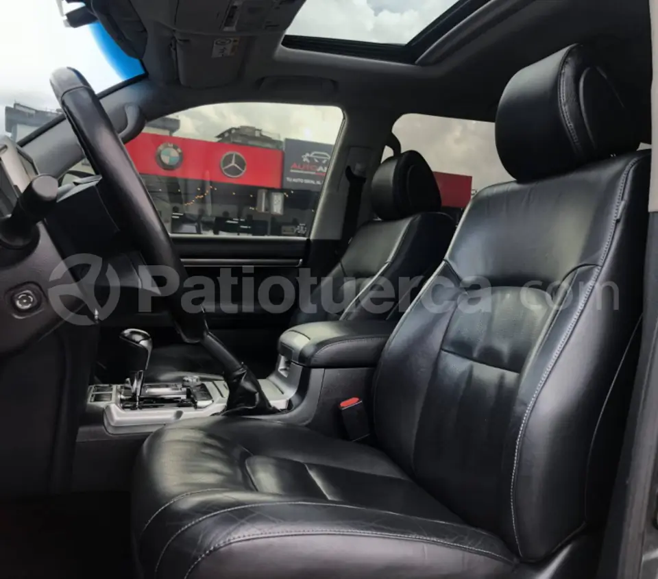 Foto 9 de Toyota Land Cruiser 200