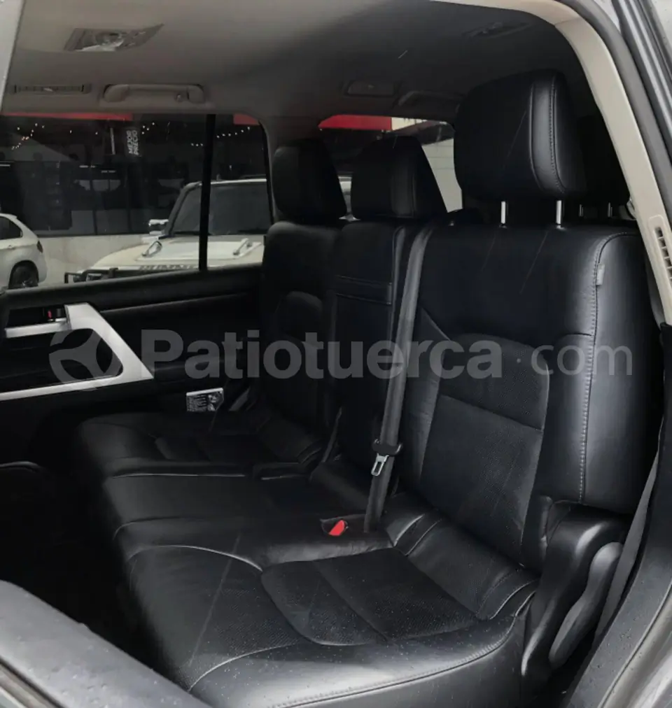 Foto 10 de Toyota Land Cruiser 200