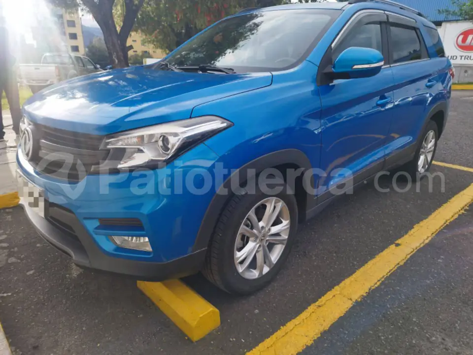 Foto 1 de DFSK GLORY 560