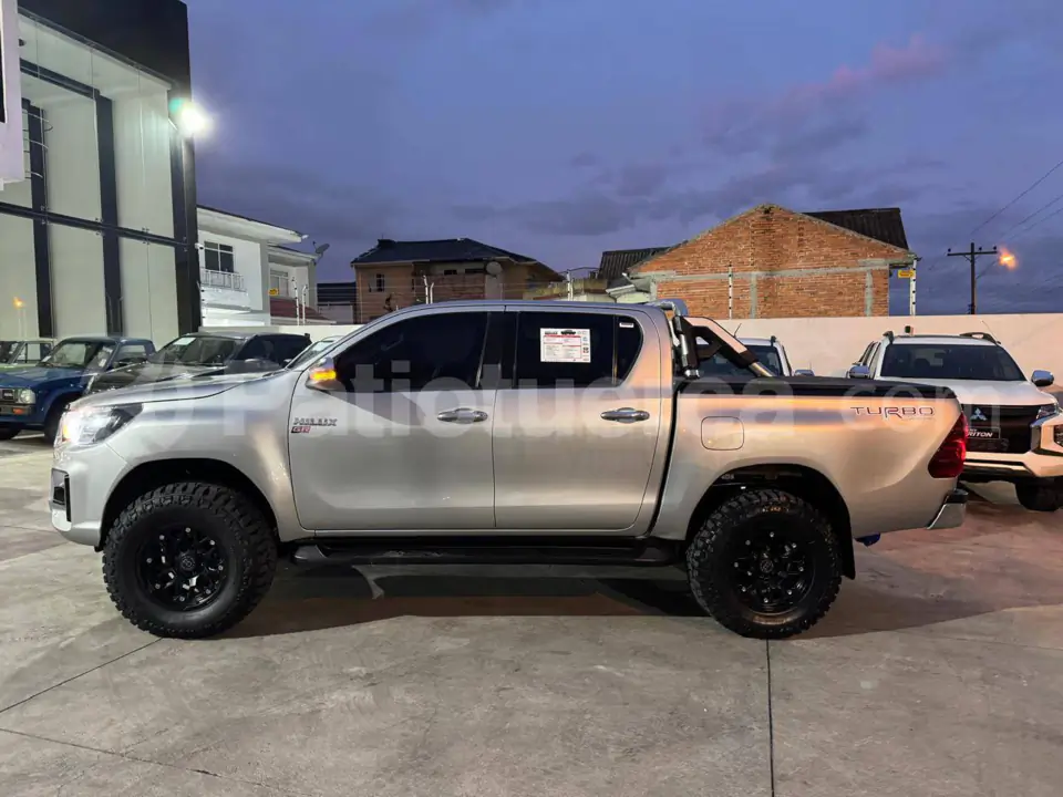 Foto 1 de Toyota NEW HILUX 2.4 CD 4X4