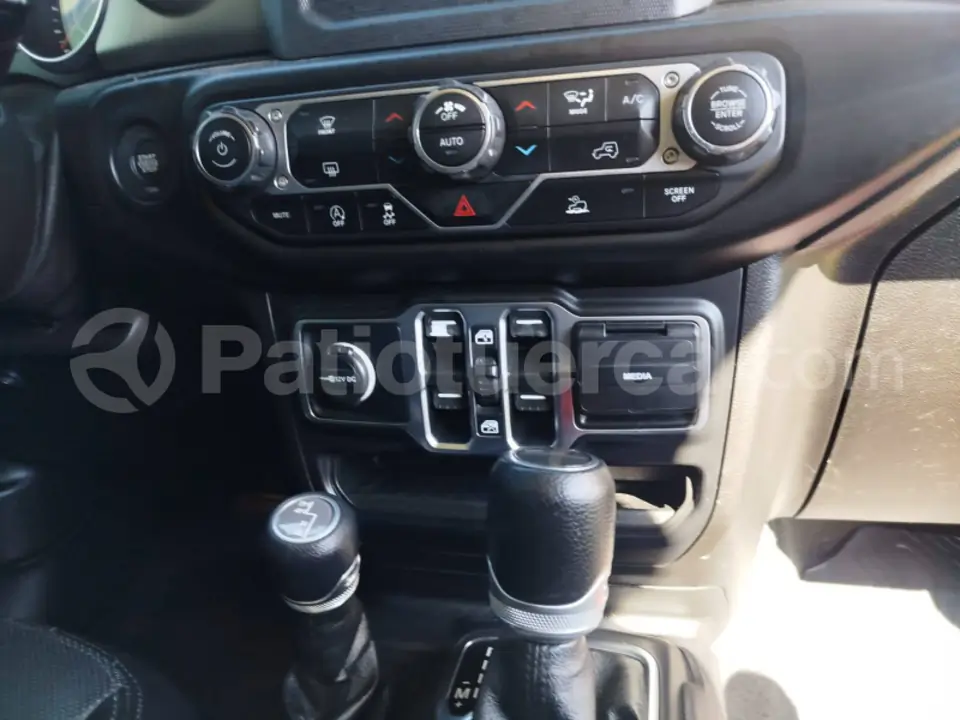 Foto 9 de Jeep GLADIATOR SPORT