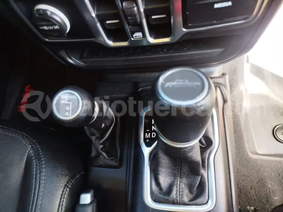 Foto 11 de Jeep GLADIATOR SPORT