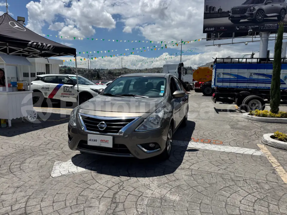 Foto 1 de Nissan Versa