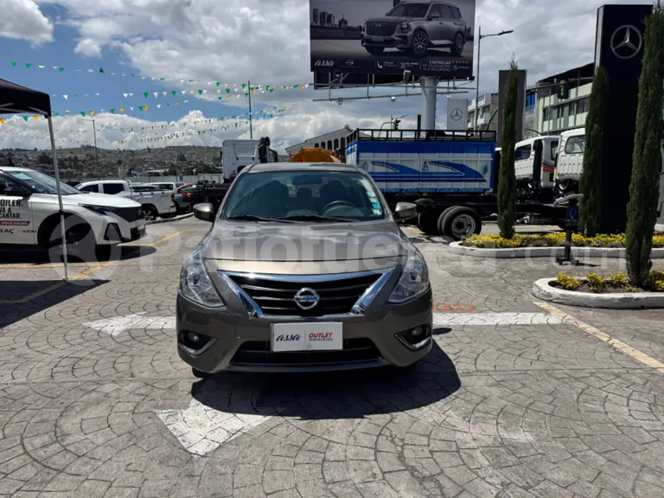 Foto 2 de Nissan Versa